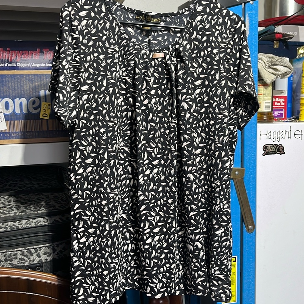80 park women’s top. Brand new